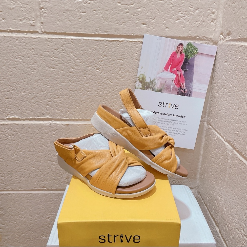 Brand new US size 5/ EU35 Strive Tahiti II - Women's Sandal with Arch Support